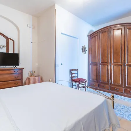La Del Conte 4*